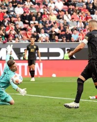 开云体育-拜仁本赛季德甲落后情况下已拿到14分，与上赛季整个赛季持平