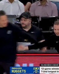 开云体育-掘金豪取12连胜结束常规赛，追平队史第二长连胜纪录