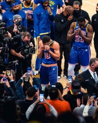 开云体育app下载-历史时刻八方来贺！众星恭喜库里加冕NBA三分王